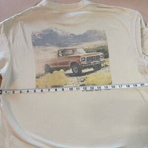 American Eagle Outfitters Cream Graphic Tee